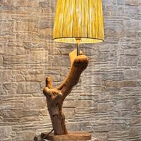 Lampada artigianale in legno d'ulivo
