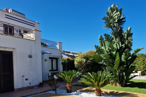 Villa unifamiliare con giardino e piscina