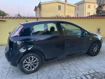 Fiat Punto Evo incidentata