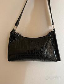 Borsa a spalla nera effetto coccodrillo