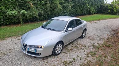 Alfa Romeo 159 1.9 JTDm pronta da usare ben tenuta