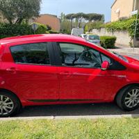 TOYOTA Yaris hybrid 2017