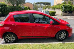 TOYOTA Yaris hybrid 2017