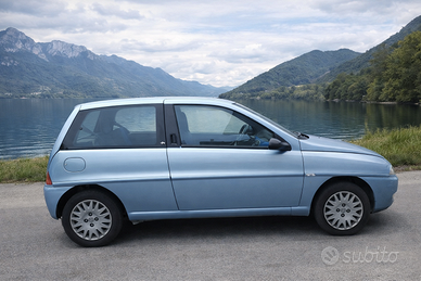 Lancia y elefantino blù
