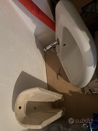 Lavandino a colonna con rubinetto