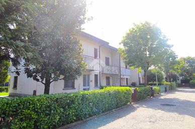 VILLA A SCHIERA A CADELBOSCO DI SOPRA