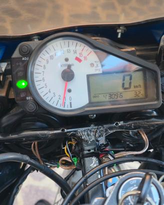 Suzuki Gsx r 600 prezzo 2500€ trattabili