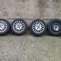 4 pneumatici invernali con cerchi 175/65 R15