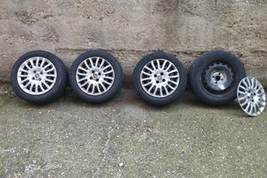 4 pneumatici invernali con cerchi 175/65 R15