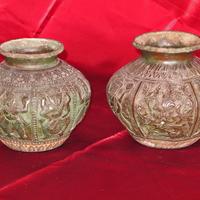 Coppia di antichi vasi in rame bronzo India