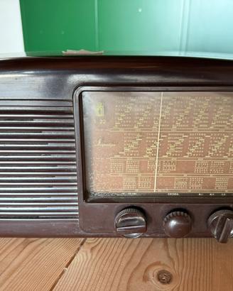 Radio epoca Magnadyne S22 in bachelite