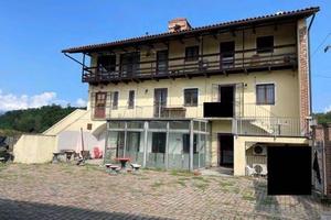 Immobile in asta di 333 m² con più di 5 locali a R