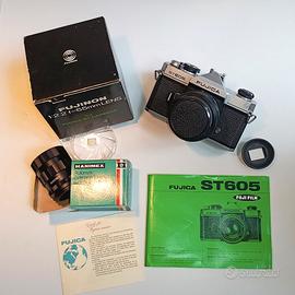 Reflex Fujica ST605 con teleobiettivo e accessori 