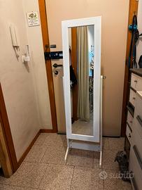 Mobiletto con specchio, porta gioie