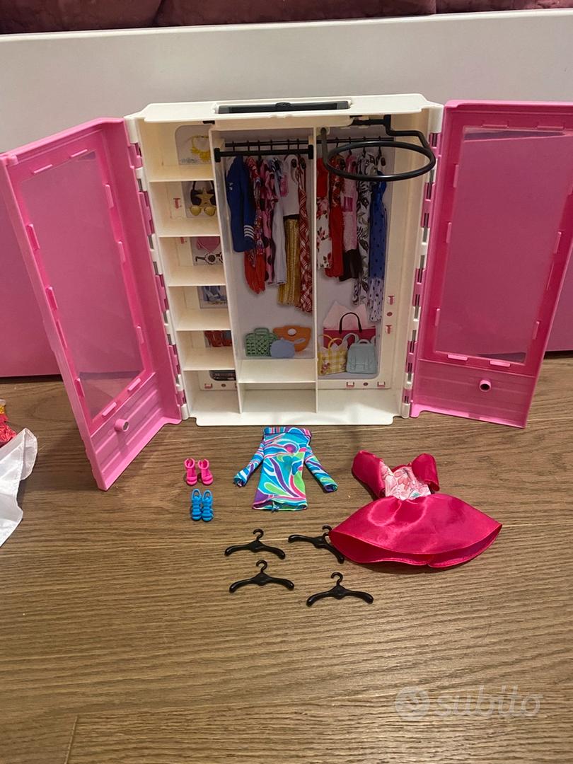 Armadio Barbie con accessori e vestiti inclusi Tutto per i
