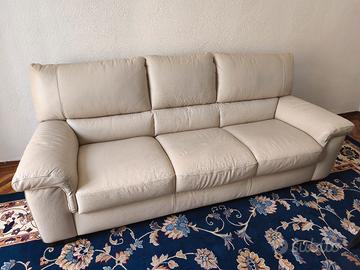 Divano in pelle bianco