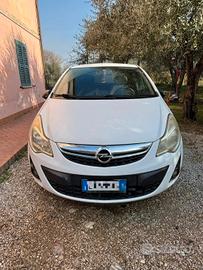 Opel Corsa ANNO 2014 benz/gpl  CAMBIO AUTOMATICO