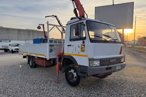 IVECO 79.14 con Gru Fassi