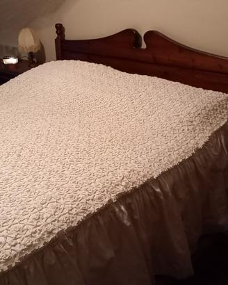 Copriletto matrimoniale fatto a mano all'uncinetto