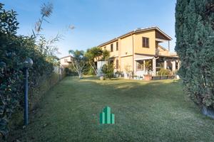 Villa con piscina privata e terreno di 1360mq
