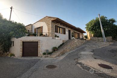 Casa singola da ristrutturare con cantina-garage