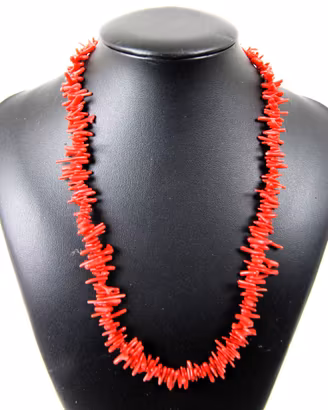 Originale collana rametti corallo rosso naturale.