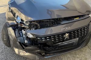 Peugeot 208 1.2 benzina 100cv - 2023-INCIDENTATA