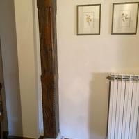 Antica colonna legno massello su capitello