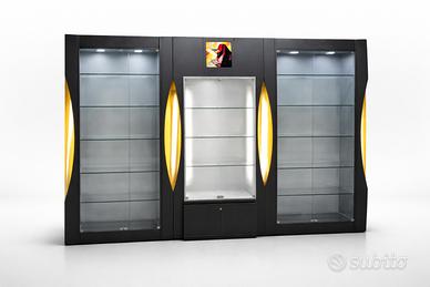 Vetrina espositiva negozio Porsche Design