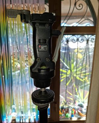 tre piedi più  testa manfrotto