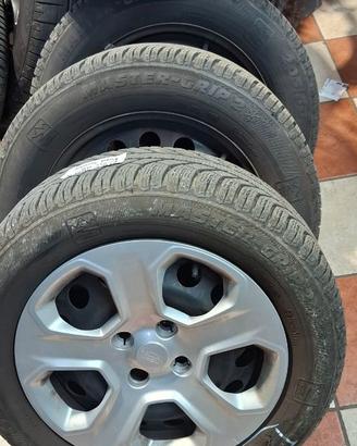 Cerchi in ferro con copricerchi ford ecosport