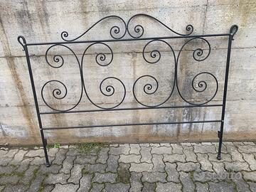 Testiera realizzata dallo scultore Antonio Murri