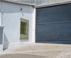 Pirri Capannone 400 mq con zona ufficio e 2 bagni