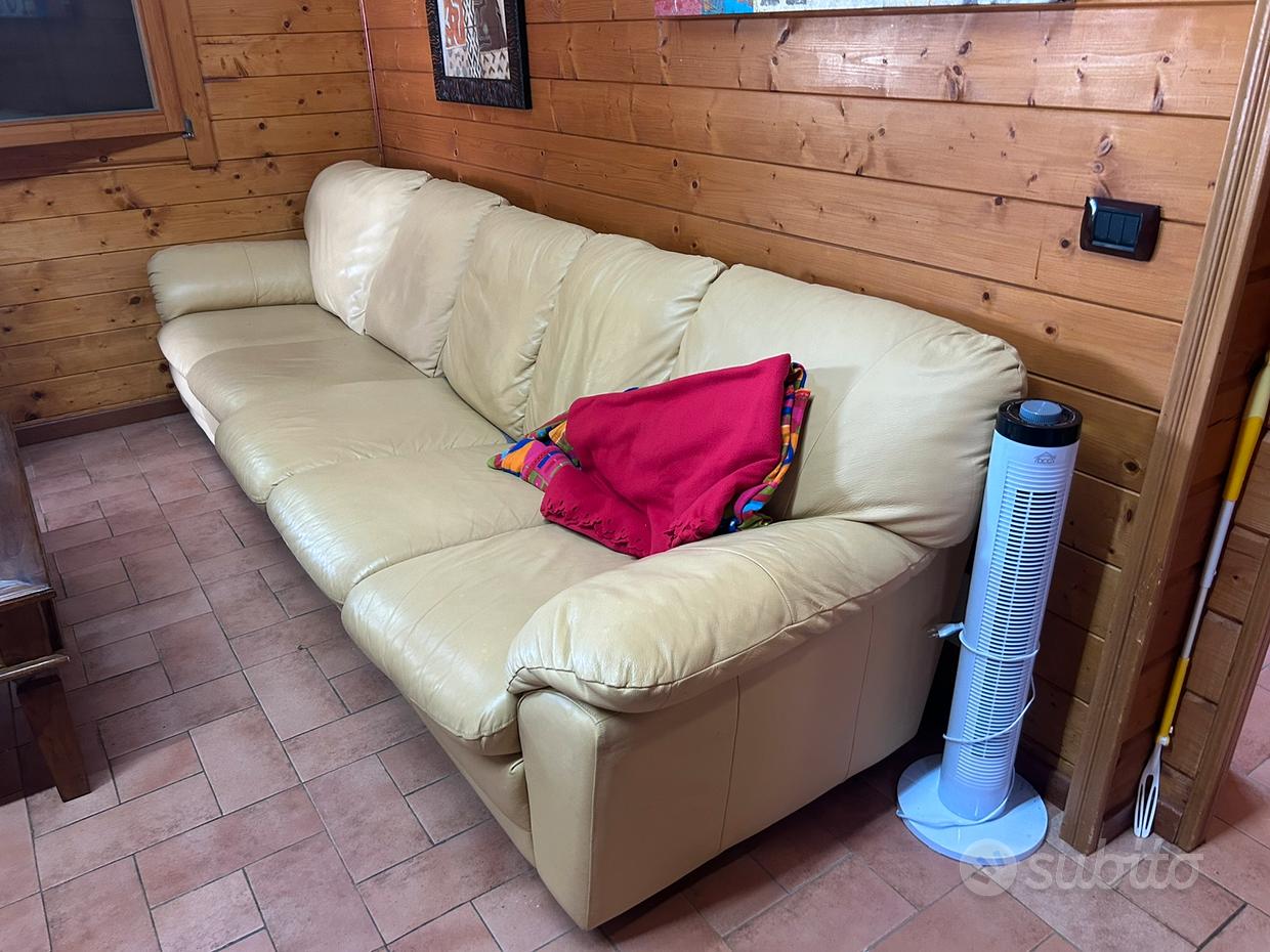 Divani Cerco In Regalo Divano Due Divani Cerco Divani In Regalo