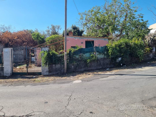 Terreno 1000mq con casa indipendente