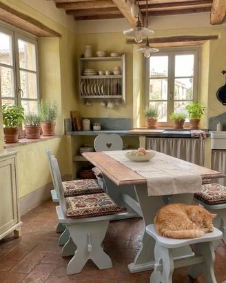 Tavolo alpino in legno  con sedie country chic
