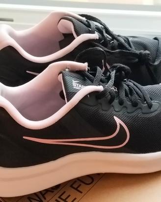 Nike Star Runner 3 (GS) - Taglia 39 (EUR) - Nere