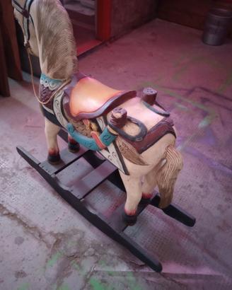 Cavallo a dondolo