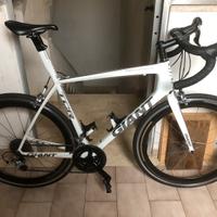 Bici da corsa in carbonio “Giant”