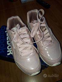 scarpe Reebok e sandali