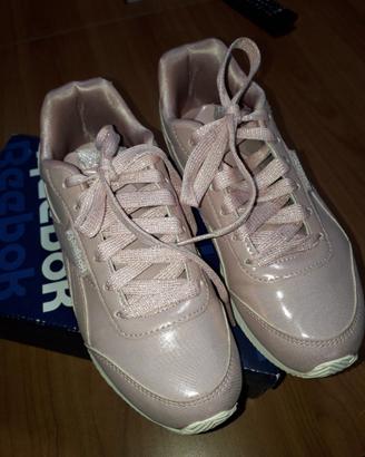 scarpe Reebok e sandali