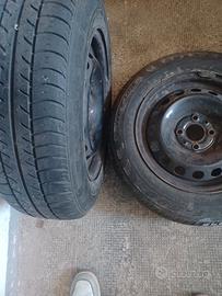 02 gomme 165 70 R14  81 T con cerchi di esrate
