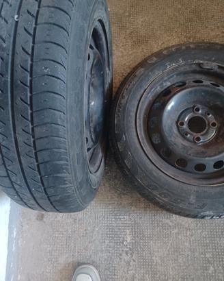 02 gomme 165 70 R14  81 T con cerchi di esrate