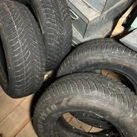 Gomme good year 23/70R16 e un cerchio nuovo nissan
