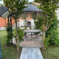 Gazebo con tavolo in ferro battuto