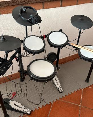 Batteria elettrica Alesis Nitro Max Kit