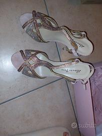 sandalo alto con tacco