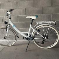 Bici ragazza età12/14 con portapacchi e cavalletto