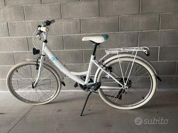 Bici ragazza età12/14 con portapacchi e cavalletto