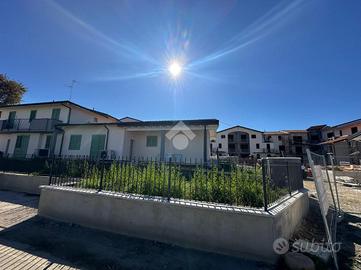 VILLA A SCHIERA D'ANGOLO A MOTTA VISCONTI